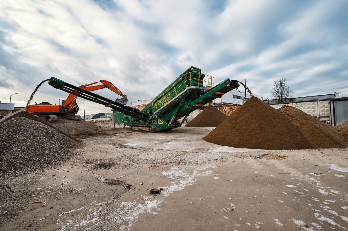 Trituradora móvil en operación en obra